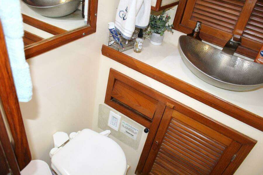 Divine Miss Em 43ft Slocum Yacht For Sale