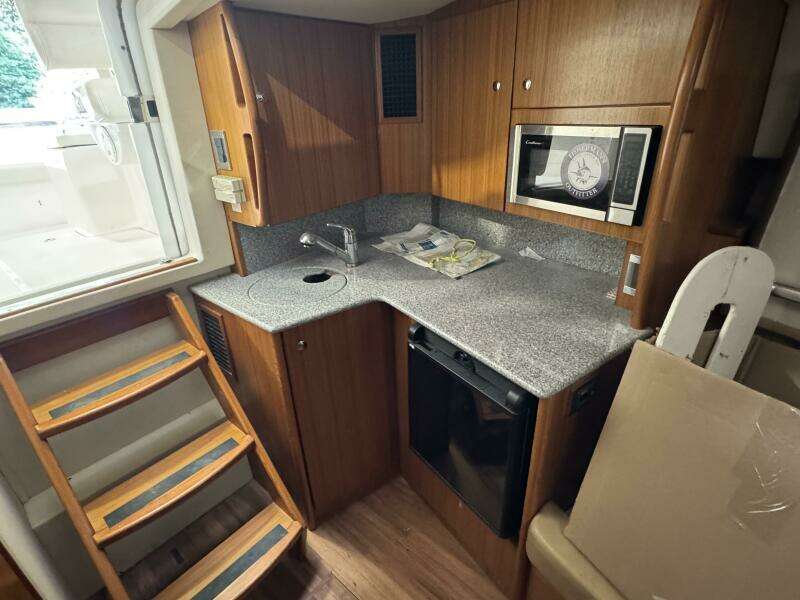 30ft Luhrs Yacht For Sale
