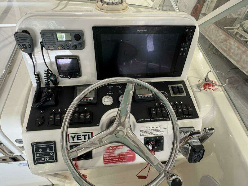 30ft Luhrs Yacht For Sale