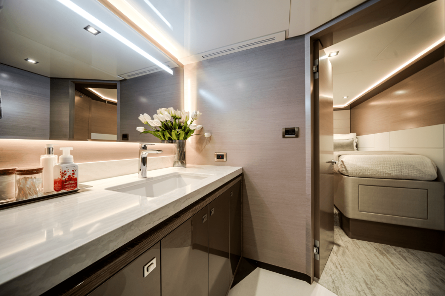 98ft Ocean Alexander Yacht For Sale