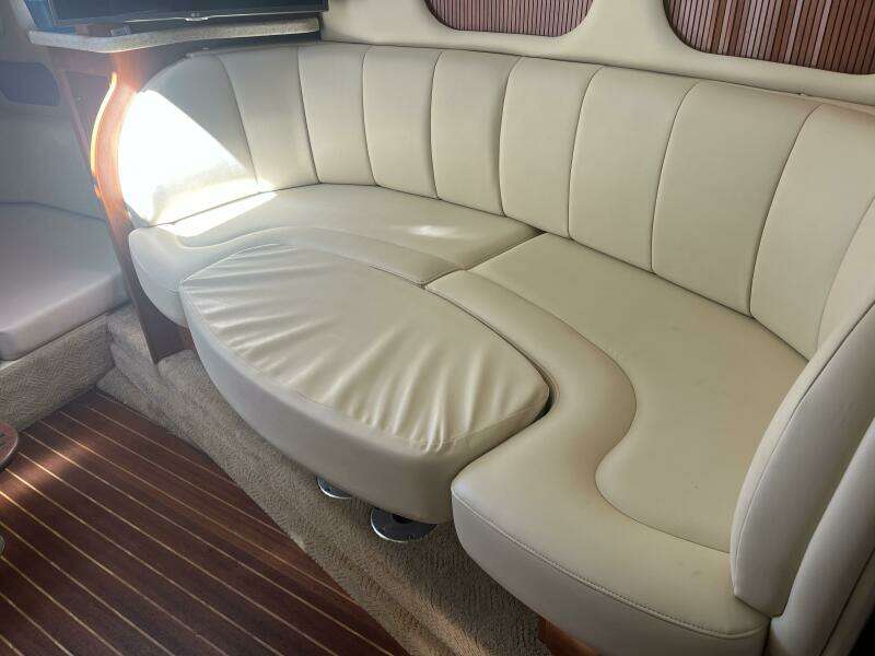 32ft Rinker Yacht For Sale