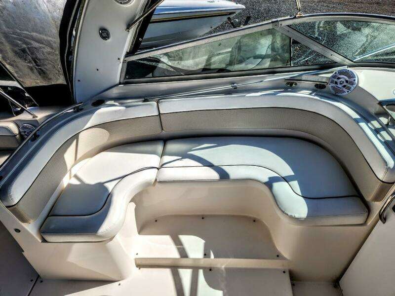 32ft Rinker Yacht For Sale