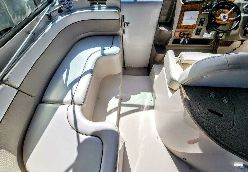 32ft Rinker Yacht For Sale