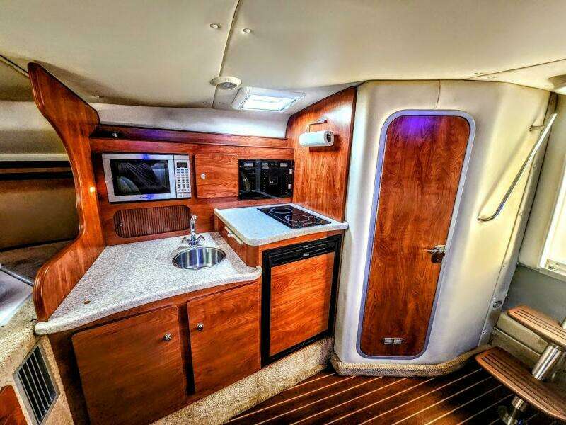 32ft Rinker Yacht For Sale