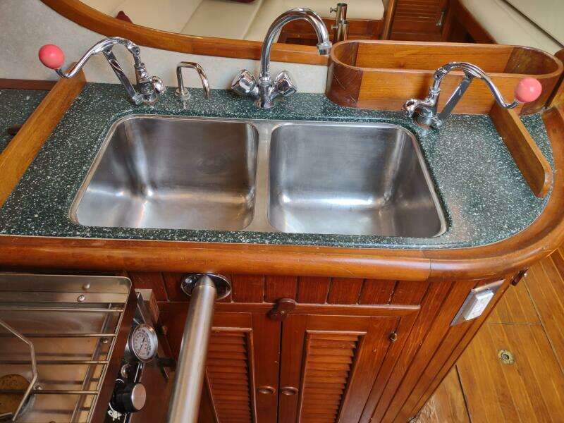 Moonshine 36ft Union Yacht For Sale
