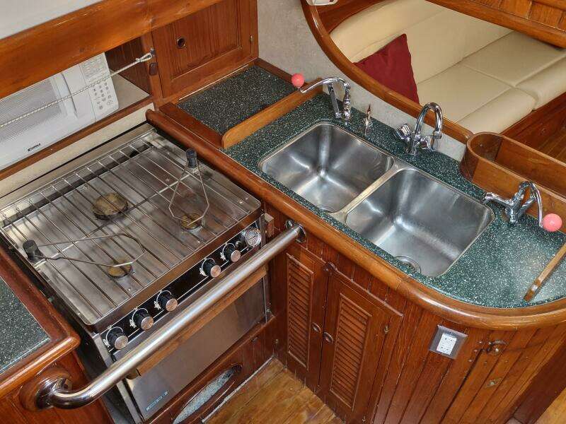 Moonshine 36ft Union Yacht For Sale