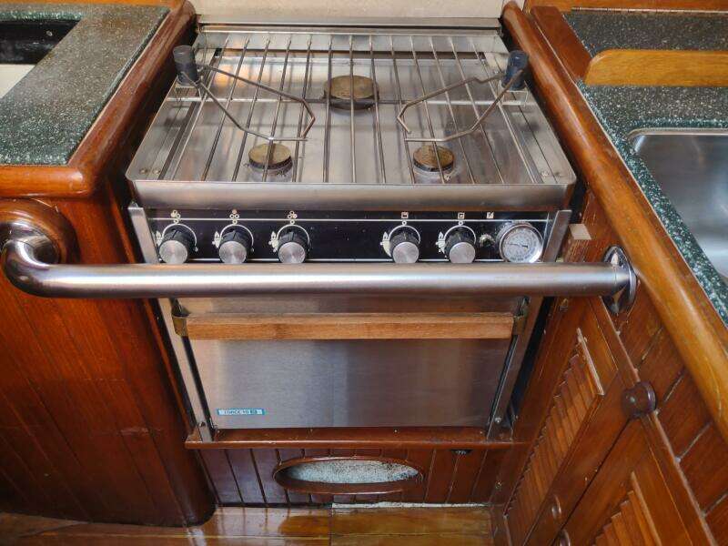 Moonshine 36ft Union Yacht For Sale