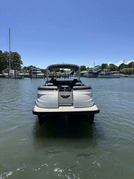 27ft Bennington Yacht For Sale