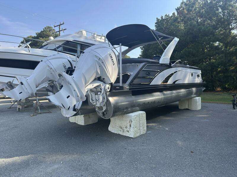 27ft Bennington Yacht For Sale