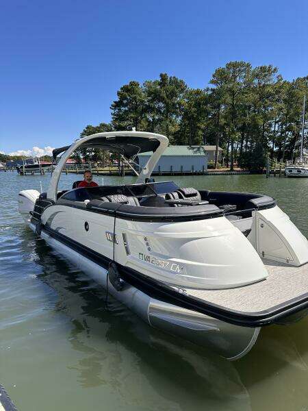 27ft Bennington Yacht For Sale