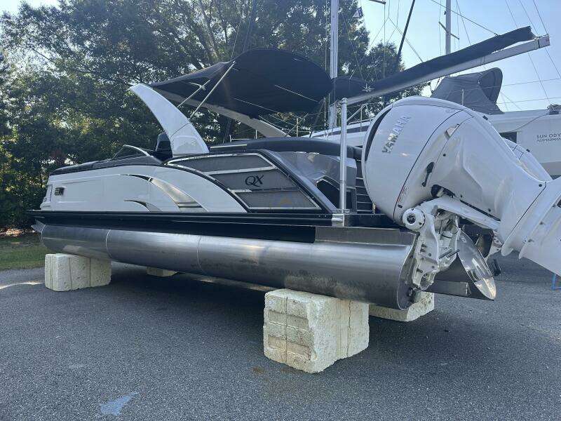 27ft Bennington Yacht For Sale