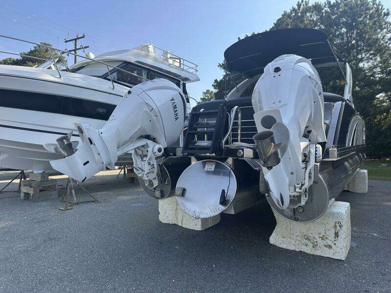 27ft Bennington Yacht For Sale