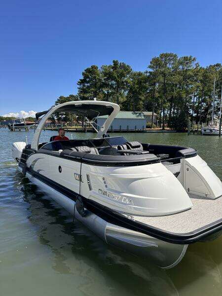 27ft Bennington Yacht For Sale