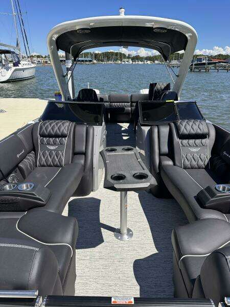 27ft Bennington Yacht For Sale