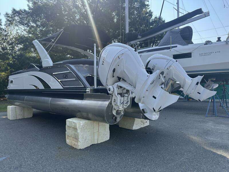 27ft Bennington Yacht For Sale