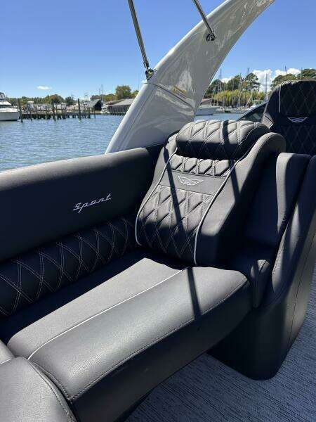 27ft Bennington Yacht For Sale