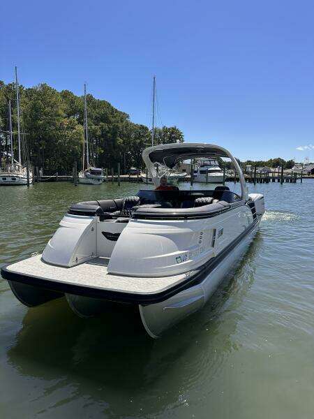 27ft Bennington Yacht For Sale