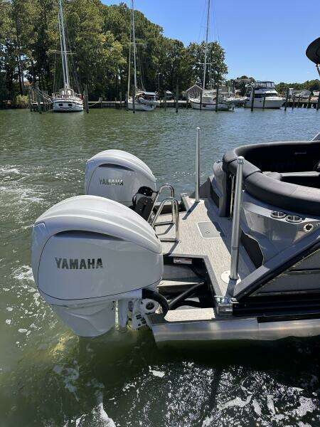 27ft Bennington Yacht For Sale