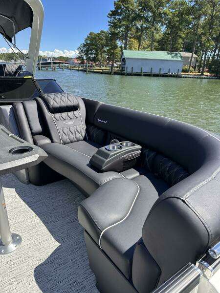 27ft Bennington Yacht For Sale