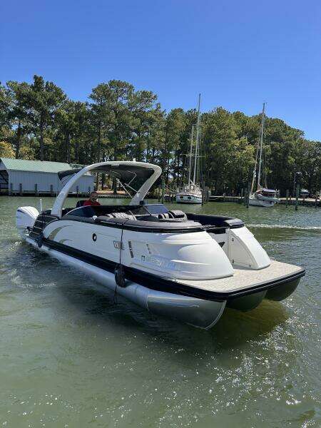 27ft Bennington Yacht For Sale