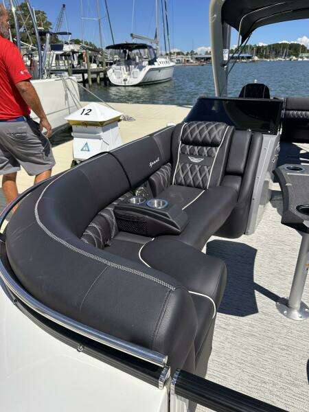 27ft Bennington Yacht For Sale