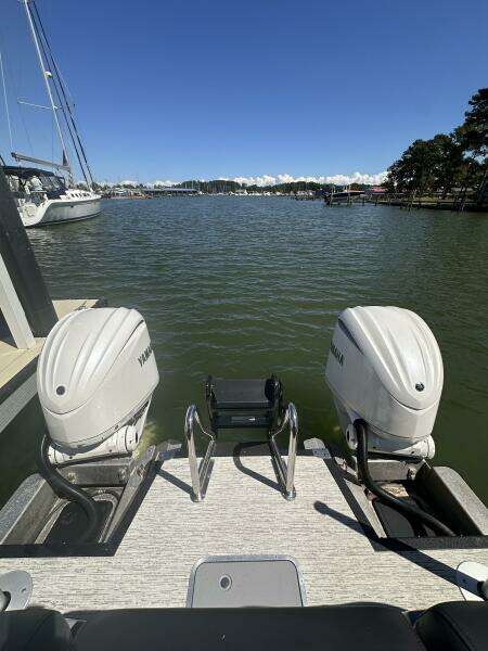 27ft Bennington Yacht For Sale