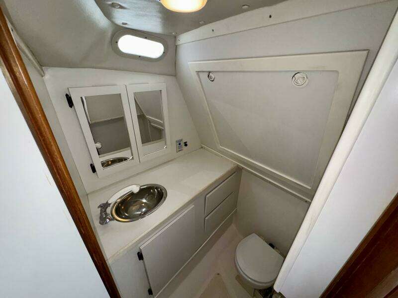 Escapade 29ft Blackfin Yacht For Sale
