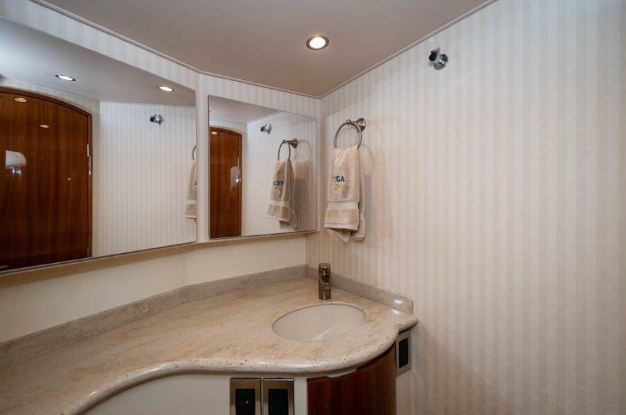 42' 2012 Viking 42 Convertible