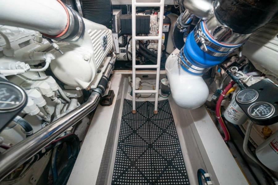 42' 2012 Viking 42 Convertible