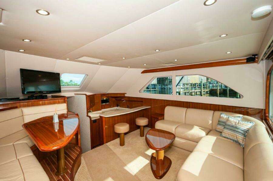 2012 Viking 42 Convertible  Salon