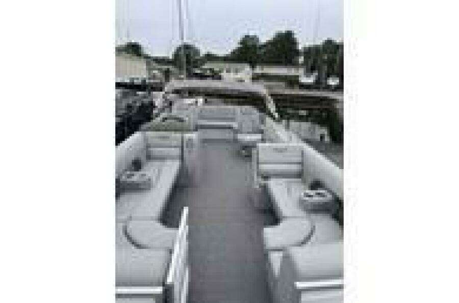 24ft Bennington Yacht For Sale