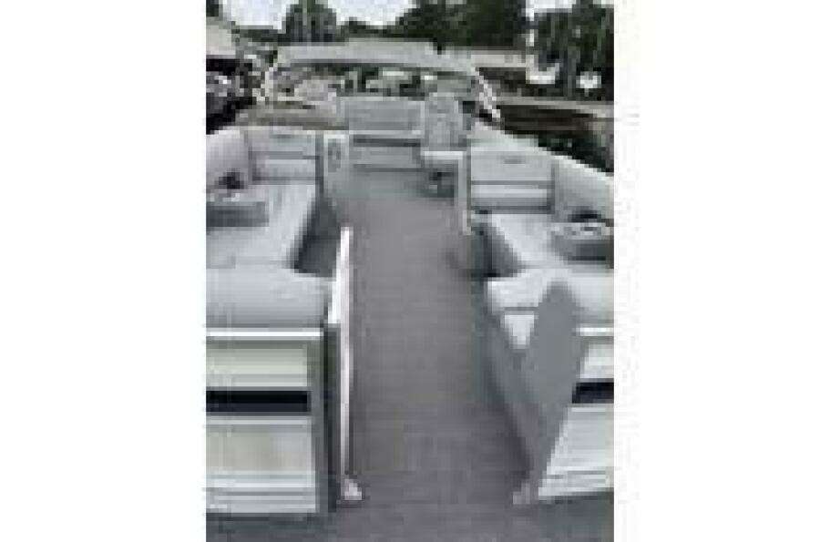 24ft Bennington Yacht For Sale