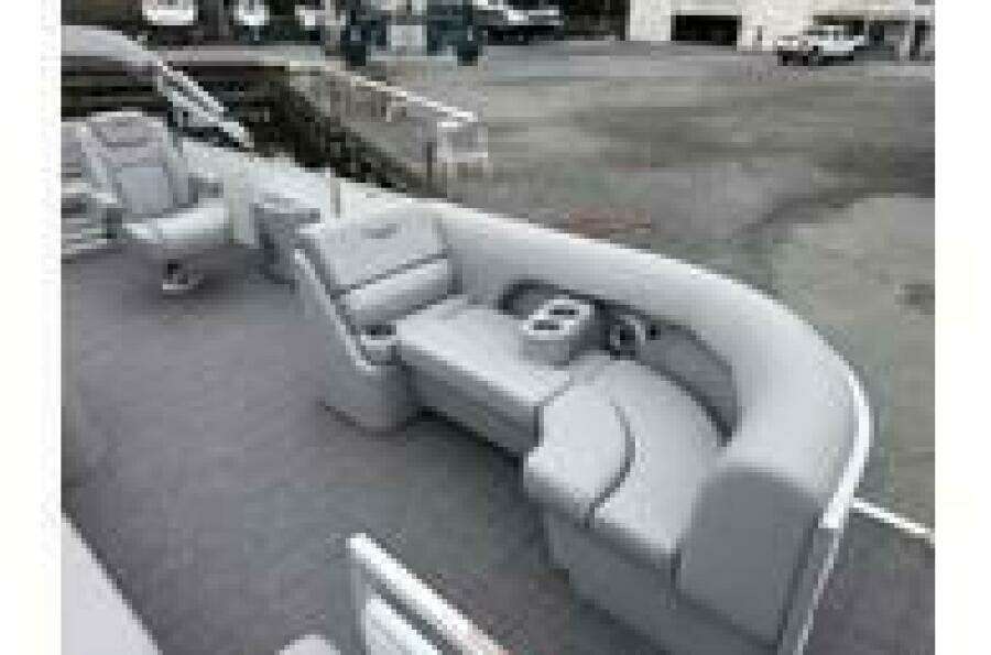 24ft Bennington Yacht For Sale
