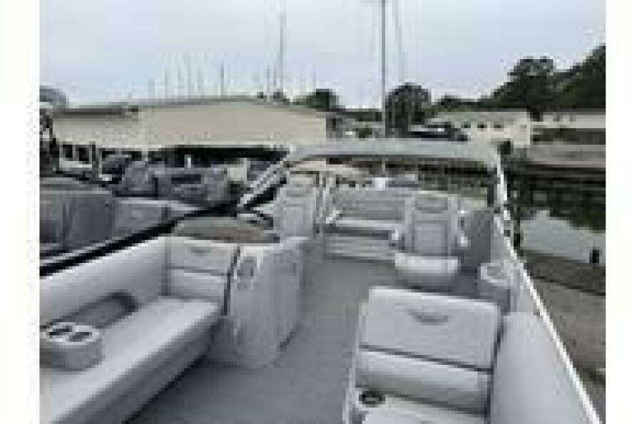 24ft Bennington Yacht For Sale
