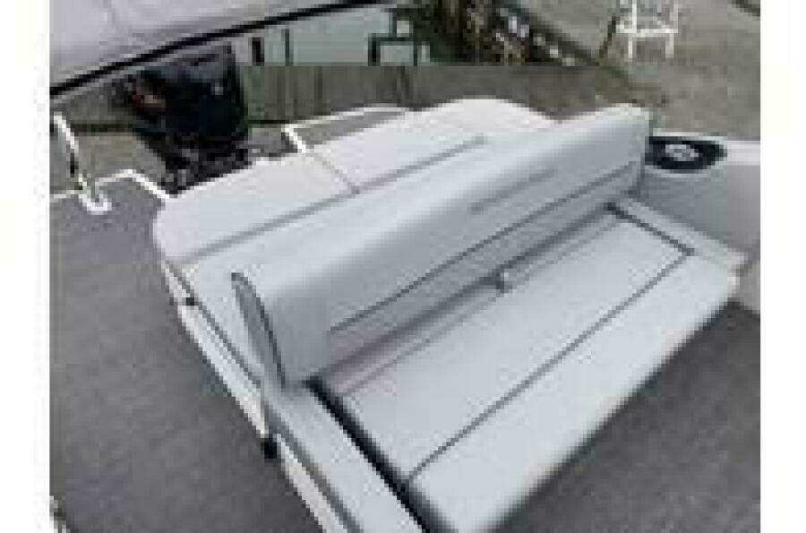 24ft Bennington Yacht For Sale