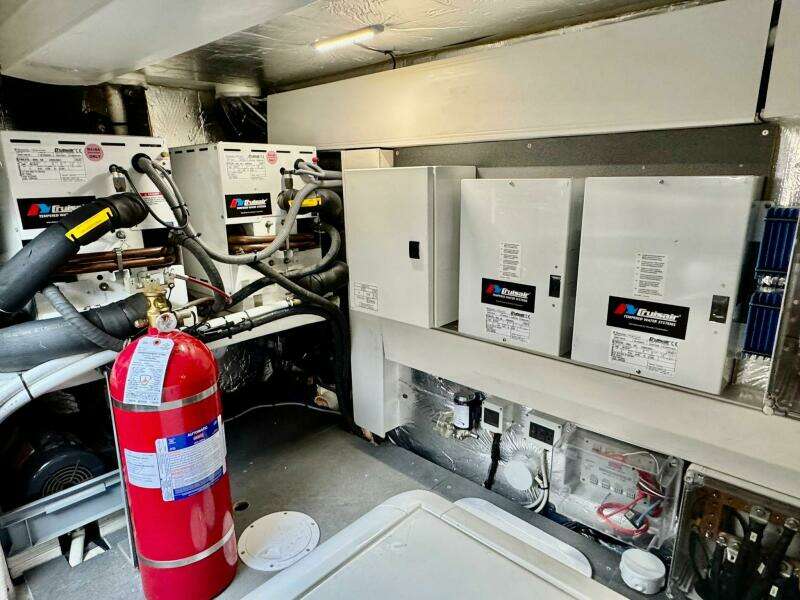 45ft Absolute Yacht For Sale