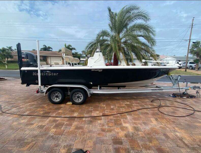 21ft NauticStar Yacht For Sale