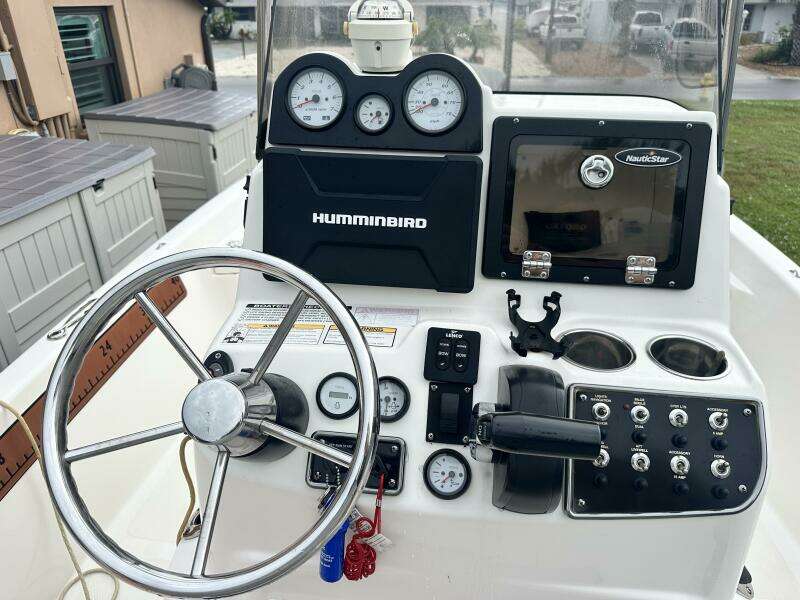 21ft NauticStar Yacht For Sale