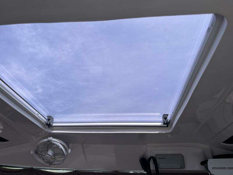NC795 cabintop hatch NC795 cabintop hatch
