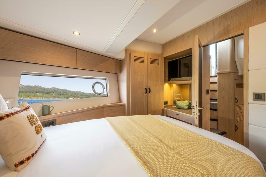 56' 2026 Beneteau Swift Trawler 54