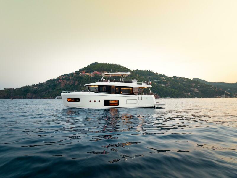 56' 2026 Beneteau Swift Trawler 54