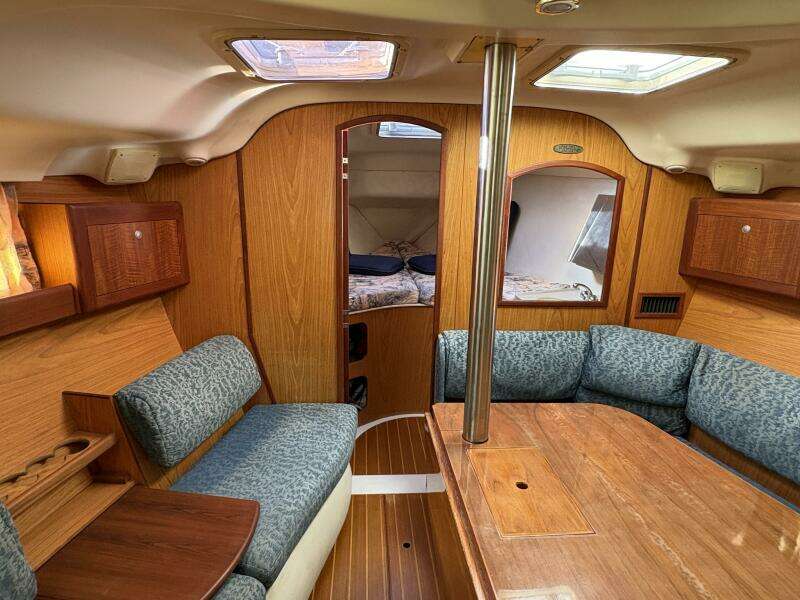Selah 38ft Hunter Yacht For Sale