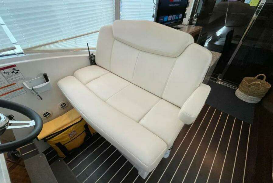 48ft Cruisers Yachts Yacht For Sale