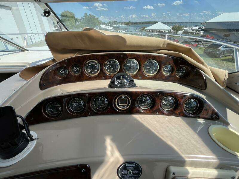 Si Caro 37ft Rinker Yacht For Sale