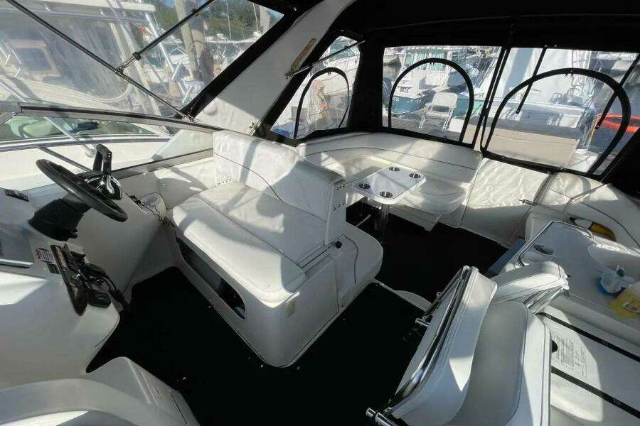 33ft Larson Yacht For Sale