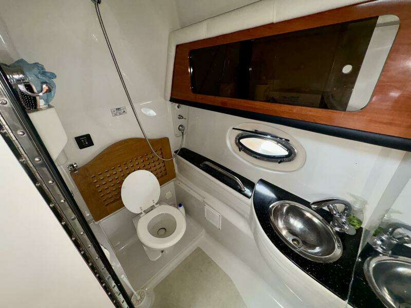 34ft Crownline Yacht For Sale