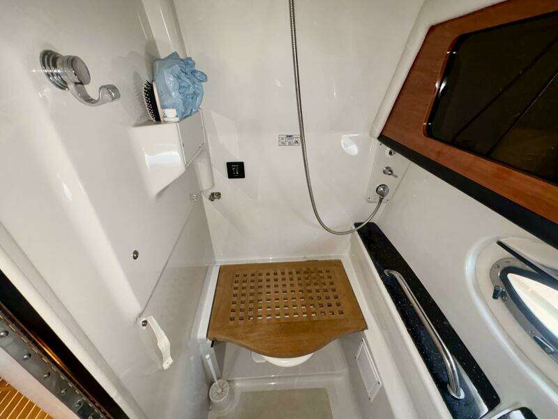 34ft Crownline Yacht For Sale