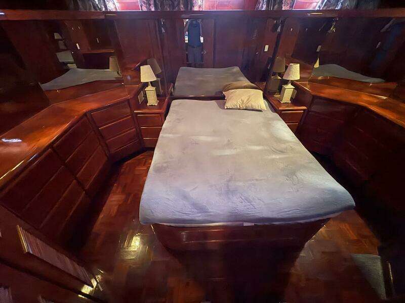 45ft Aquarius Yacht For Sale