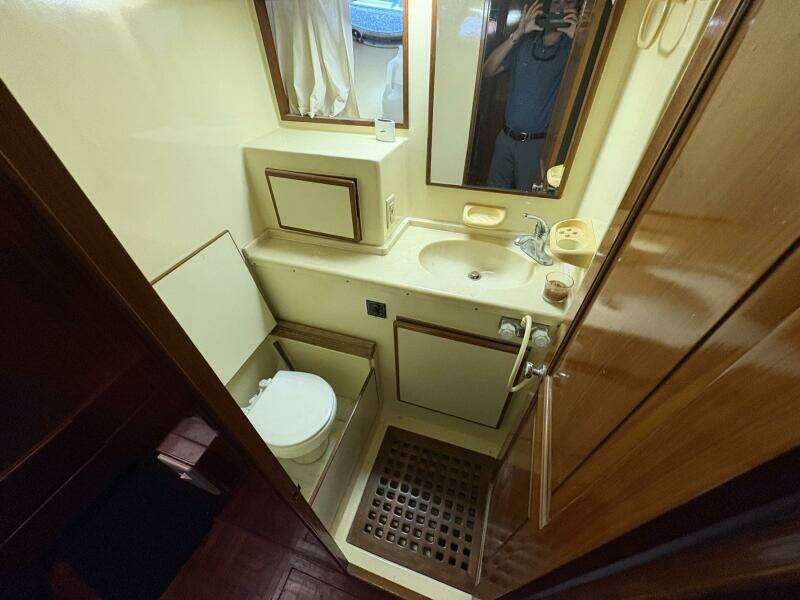45ft Aquarius Yacht For Sale