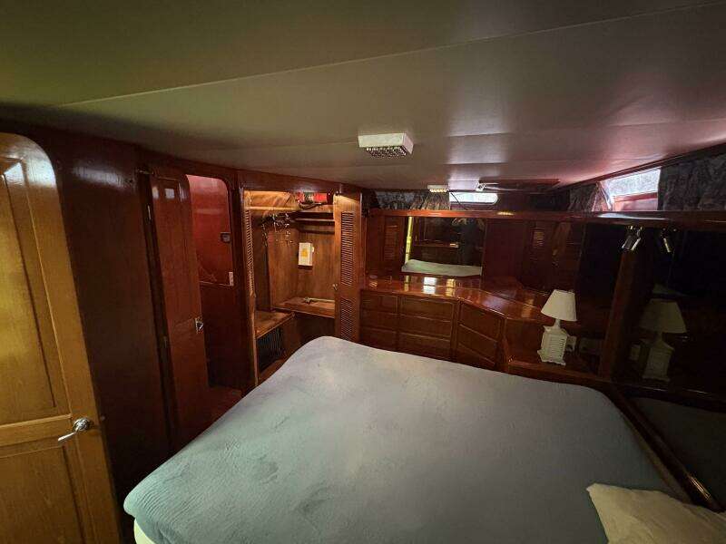45ft Aquarius Yacht For Sale